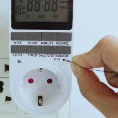 Prise automatique programmable minuterie avec affichage LCD-3-Petmonde
